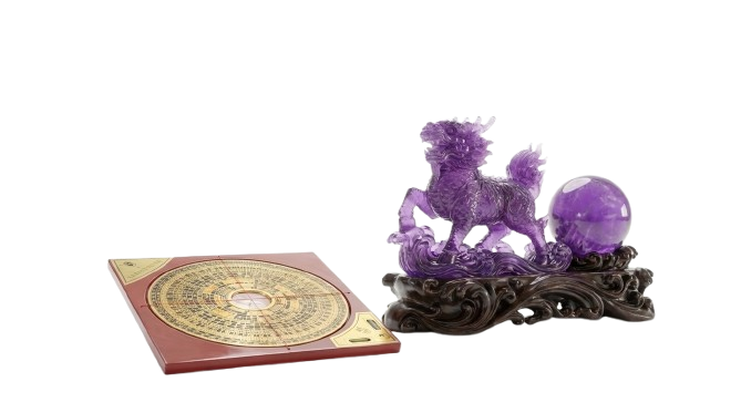 Kompas feng shui dan qilin ametis pada meja kayu